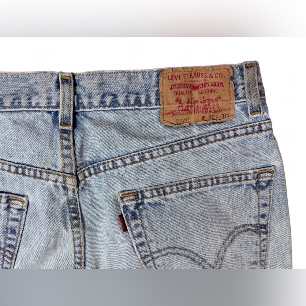 Levi' Strauss 550 Relaxed fit Original Rivitted Light Wash jeans 
W32/L30 - Picture 6 of 6